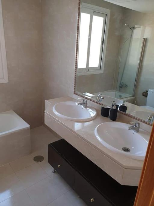 Chalet Ifema 5 Habitaciones 4 Banos, Parking Free Мадрид Экстерьер фото